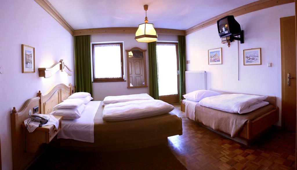 Hotel Dolomiti Madonna Ortisei Bagian luar foto