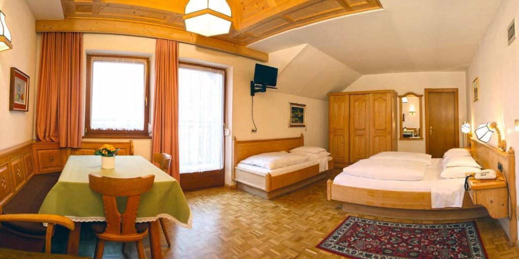 Hotel Dolomiti Madonna Ortisei Bagian luar foto