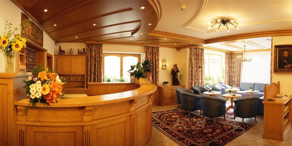 Hotel Dolomiti Madonna Ortisei Bagian luar foto