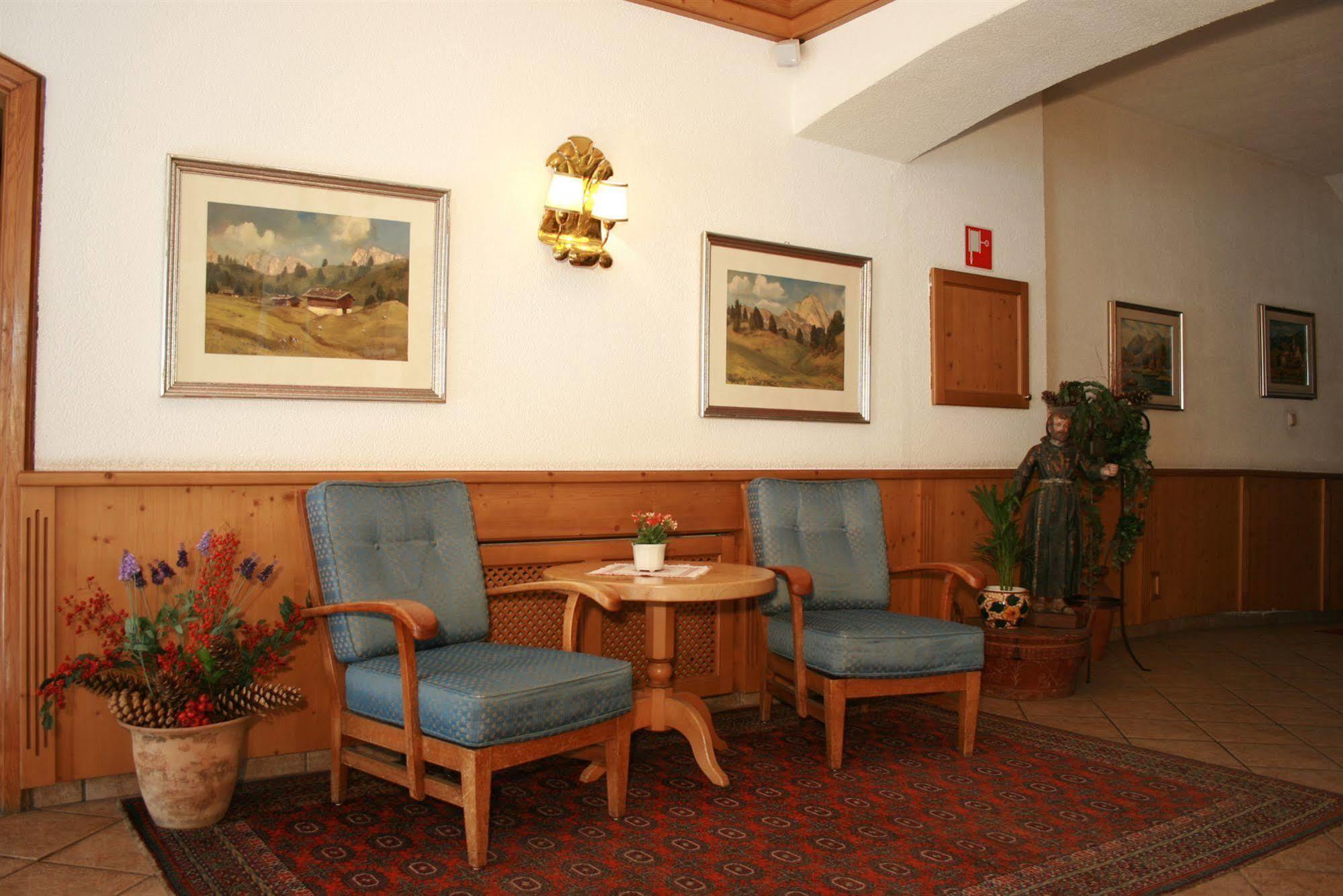 Hotel Dolomiti Madonna Ortisei Bagian luar foto