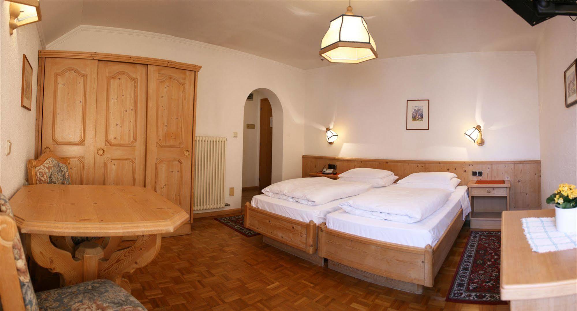 Hotel Dolomiti Madonna Ortisei Bagian luar foto