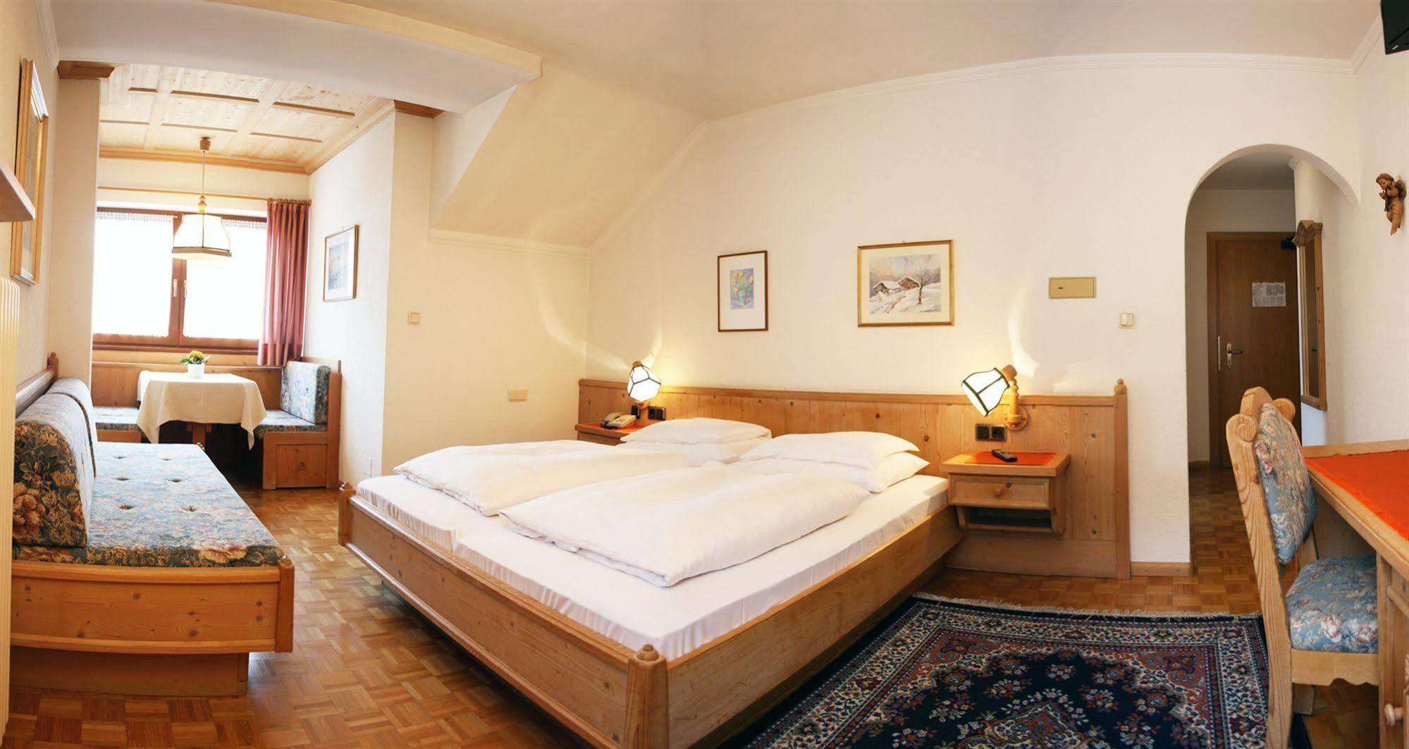Hotel Dolomiti Madonna Ortisei Bagian luar foto