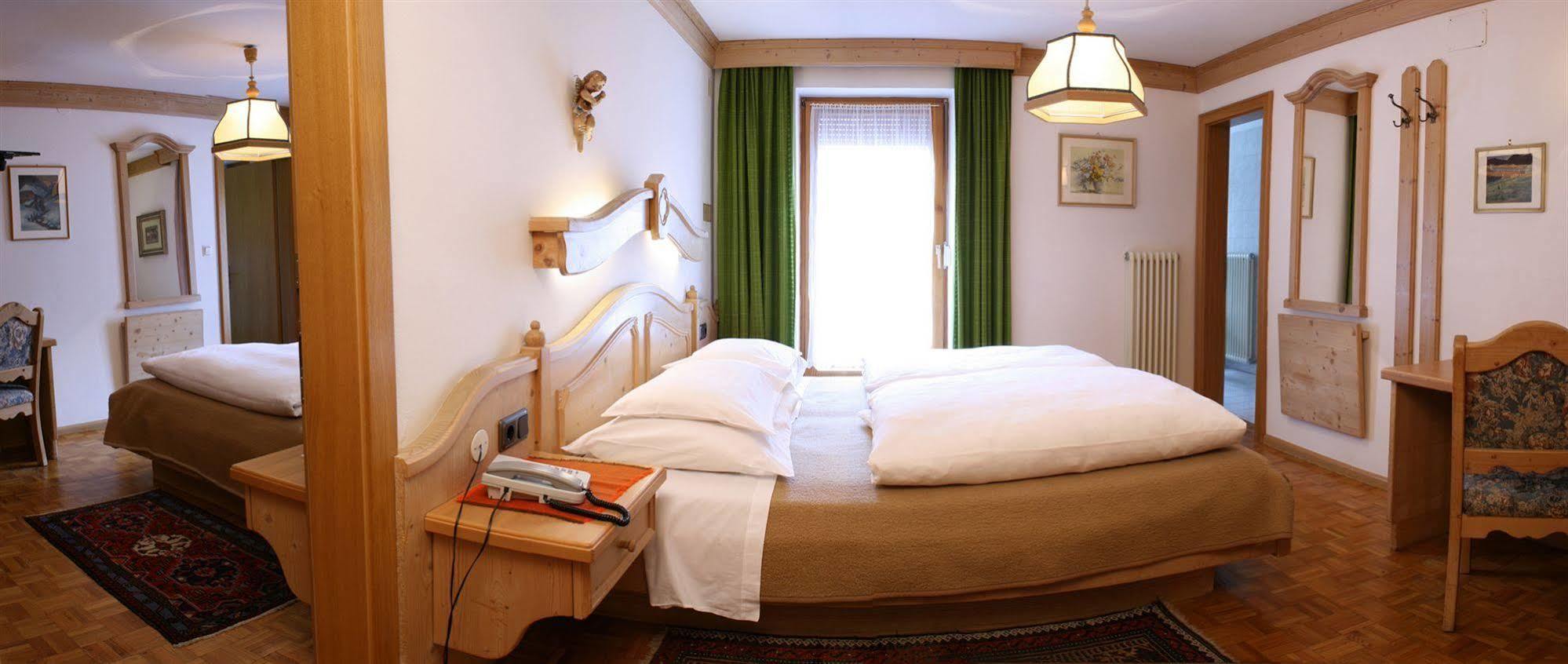 Hotel Dolomiti Madonna Ortisei Bagian luar foto