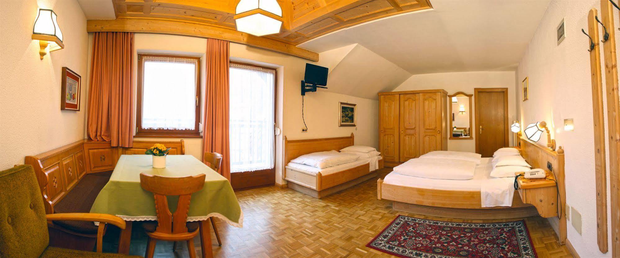 Hotel Dolomiti Madonna Ortisei Bagian luar foto