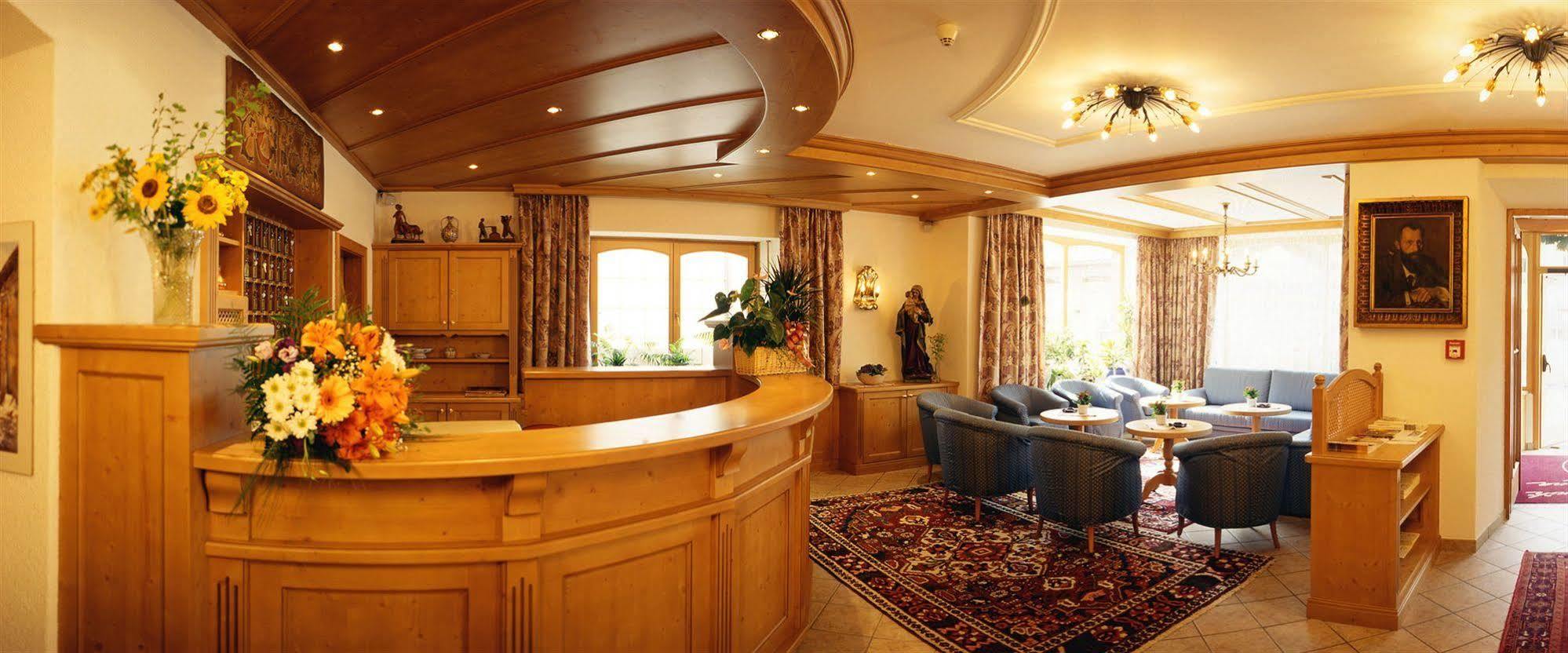 Hotel Dolomiti Madonna Ortisei Bagian luar foto